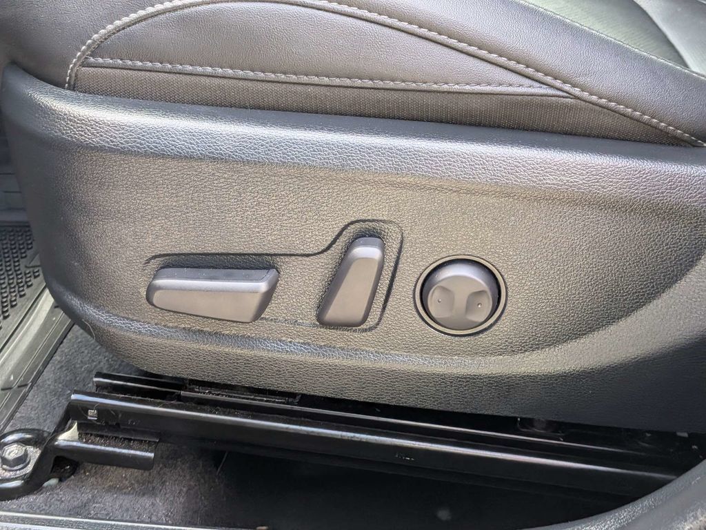 Used 2025 Kia Seltos EX FWD image 18