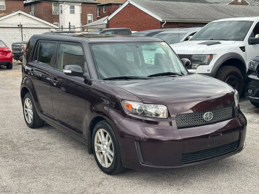 Used 2010 Scion xB FWD image 1