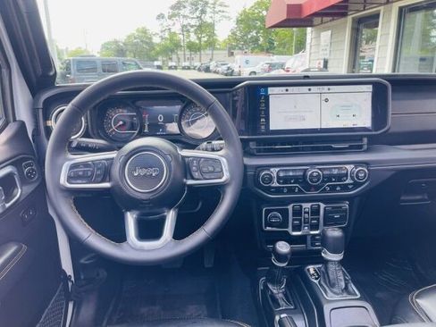 Used 2024 Jeep Wrangler Unlimited Sahara AWD/4WD image 18