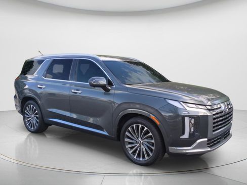 Used 2023 Hyundai Palisade Calligraphy w/ Cargo Package FWD image 2