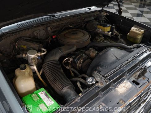 Used 1990 Chevrolet Suburban 2WD image 35