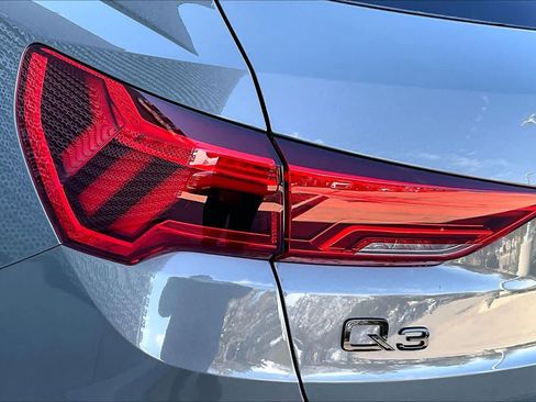Certified 2025 Audi Q3 2.0T Premium w/ Convenience Package image 28