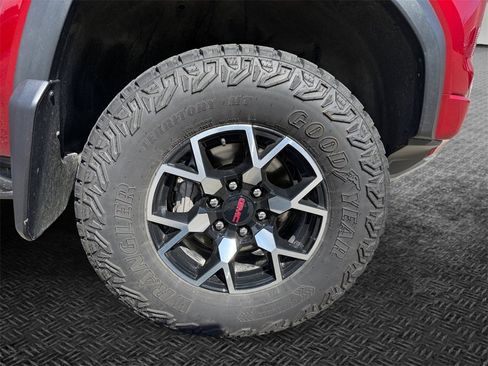 Used 2023 GMC Canyon AT4X image 11