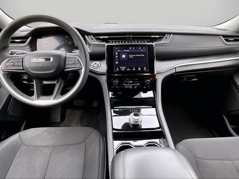 Used 2023 Jeep Grand Cherokee Laredo image 15