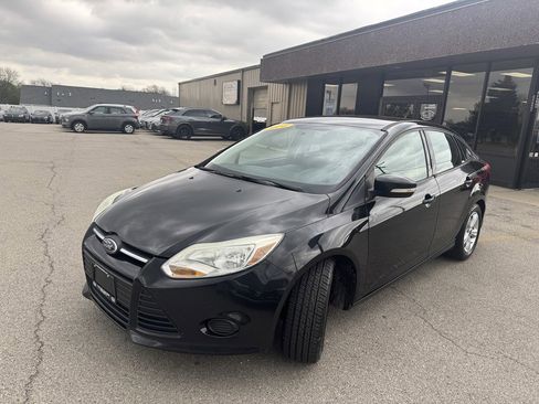 Used 2014 Ford Focus SE w/ SE Winter Package FWD image 3