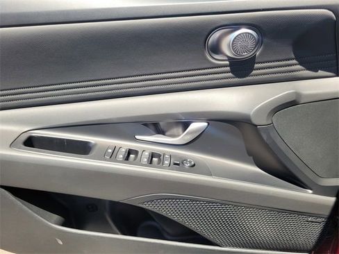 New 2025 Hyundai Elantra Limited image 19