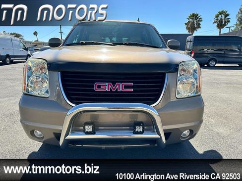 Used 2007 GMC Yukon SLT w/ SLT Preferred Equipment Group AWD/4WD image 2