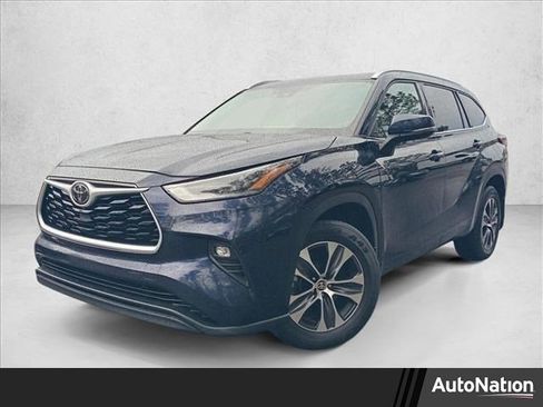 Used 2021 Toyota Highlander XLE image 1