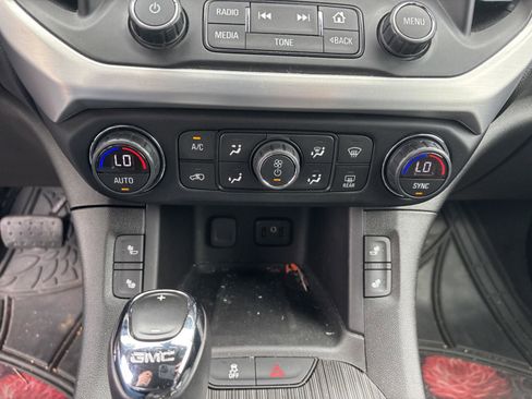 Used 2018 GMC Acadia SLT image 16