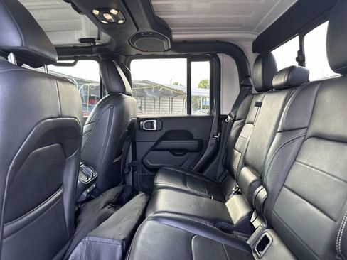 Used 2021 Jeep Gladiator Overland AWD/4WD image 23