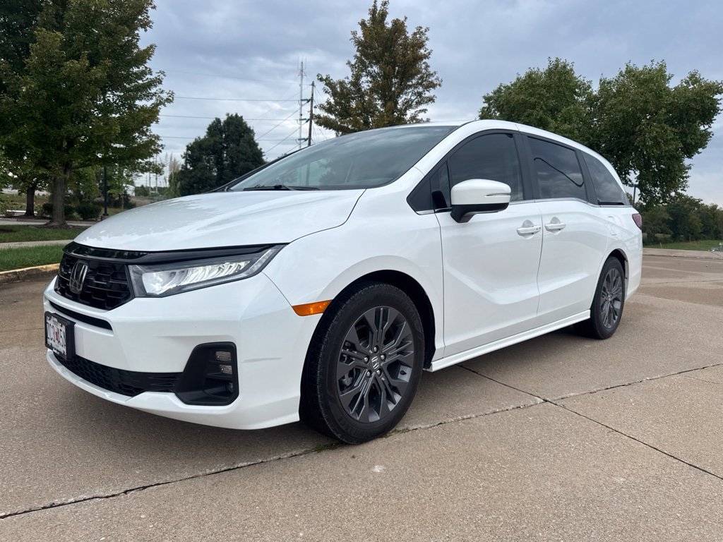 Used 2025 Honda Odyssey Touring image 2