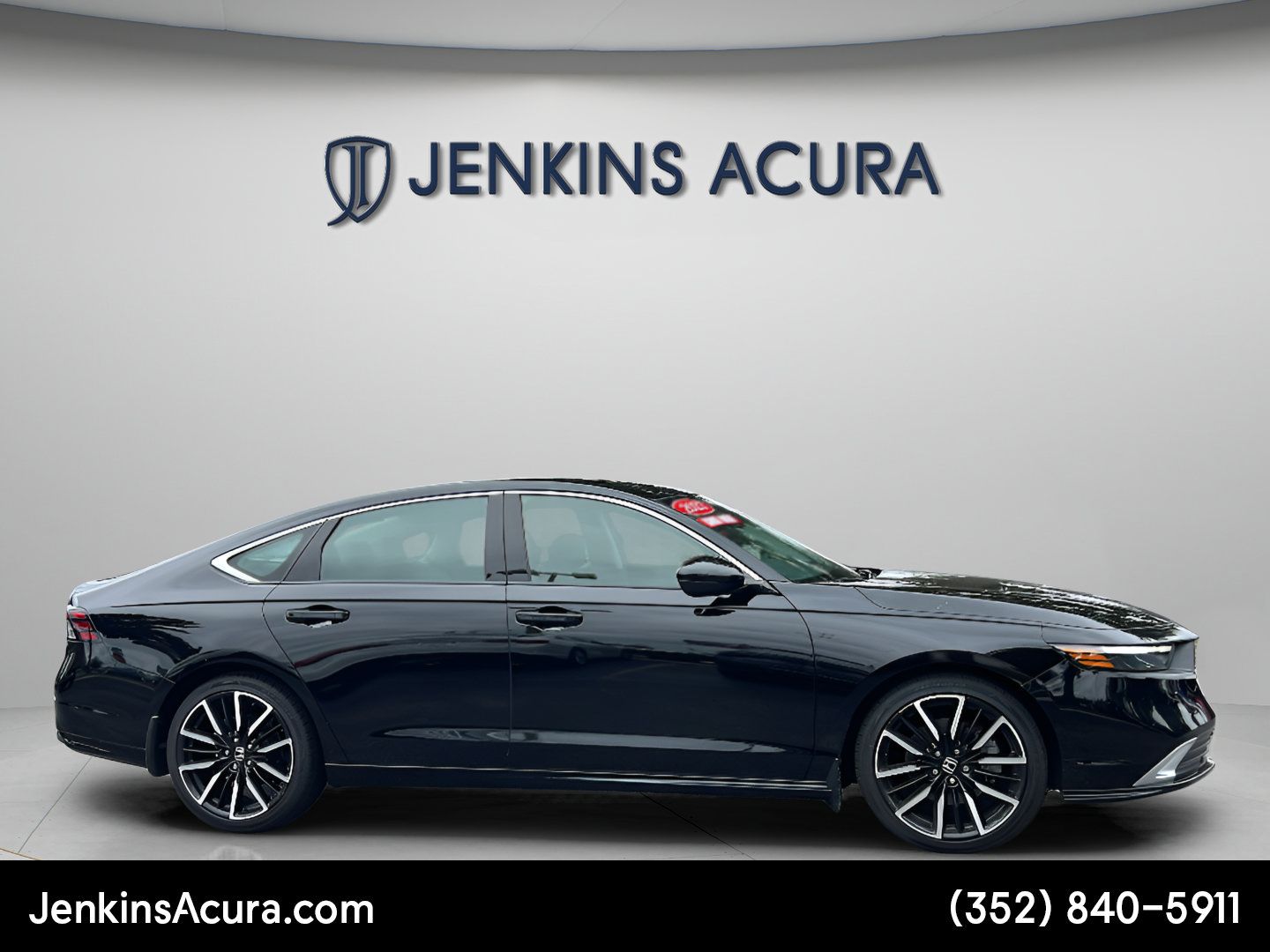 Used 2023 Honda Accord Touring image 2