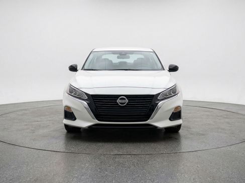 Used 2025 Nissan Altima 2.5 SV FWD image 2