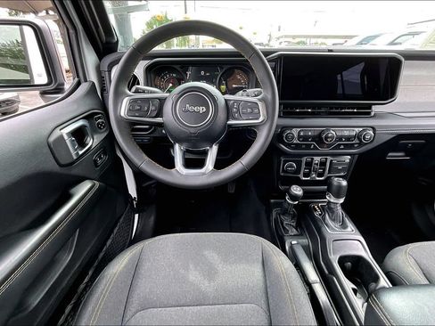 Used 2024 Jeep Wrangler Unlimited Sahara AWD/4WD image 7
