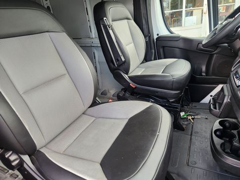 Used 2024 RAM ProMaster 2500 w/ Convenience Group FWD image 10