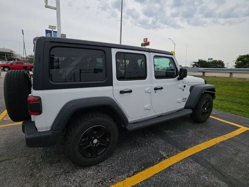 Used 2018 Jeep Wrangler Unlimited Sport S AWD/4WD image 3