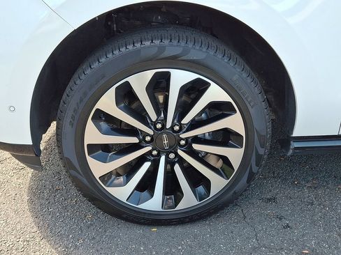 Used 2024 Lincoln Navigator L Reserve AWD/4WD image 12
