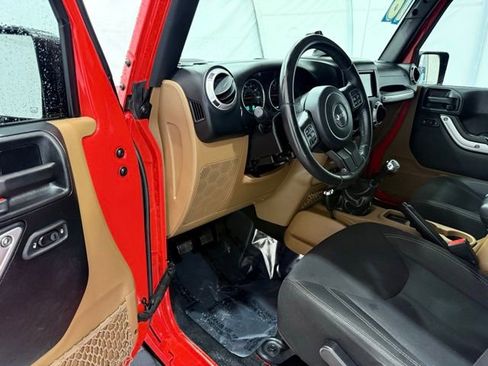 Used 2016 Jeep Wrangler Unlimited Sahara w/ Connectivity Group image 32