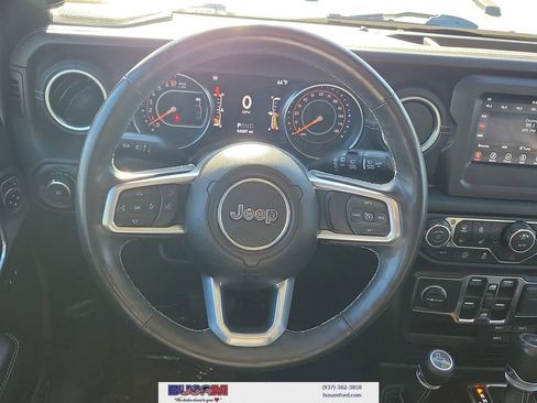 Used 2019 Jeep Wrangler Unlimited Sahara w/ Dual Top Group AWD/4WD image 9