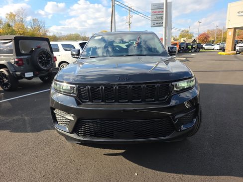 New 2025 Jeep Grand Cherokee Altitude w/ Trailer Tow Package image 18