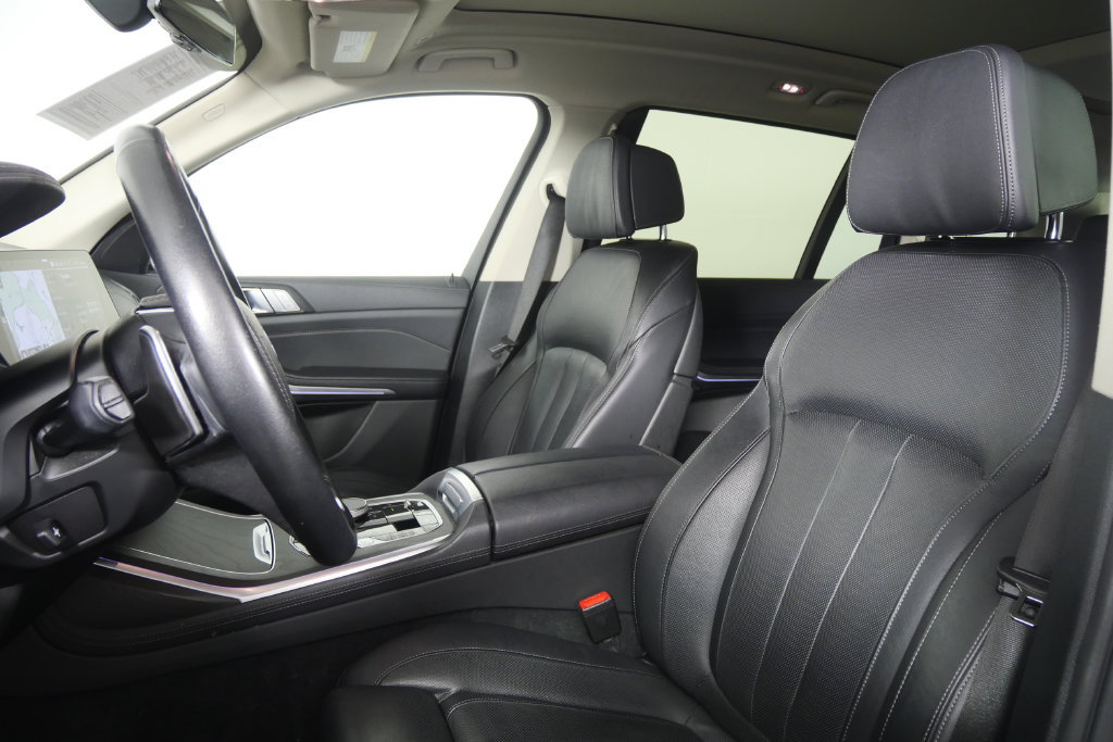Used 2022 BMW X7 xDrive40i w/ Premium Package AWD/4WD image 11