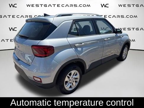 Used 2020 Hyundai Venue SEL FWD image 8