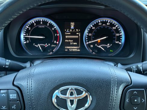 Used 2016 Toyota Highlander Limited image 10