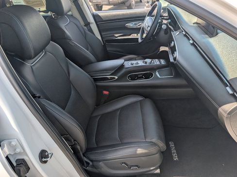 Used 2025 Genesis GV70 2.5T image 8