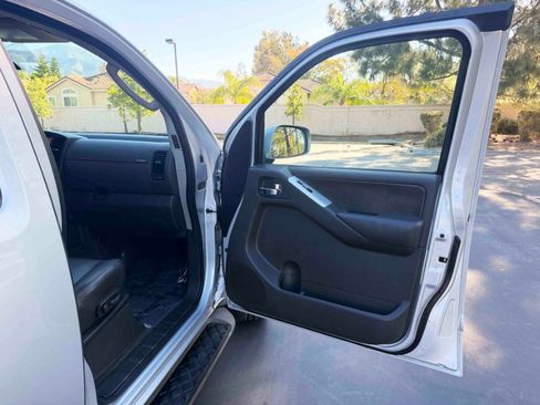 Used 2011 Nissan Pathfinder Silver image 28