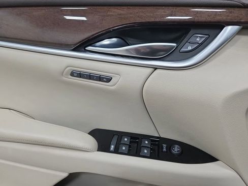 Used 2013 Cadillac XTS Luxury image 28