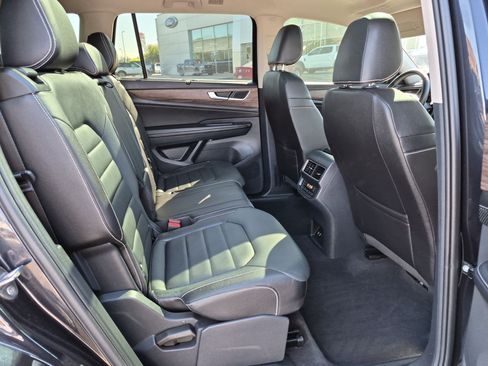 Used 2025 Volkswagen Atlas SEL AWD/4WD image 31
