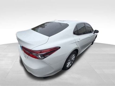 Used 2022 Toyota Camry LE image 5