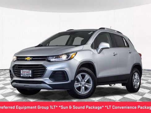 Used 2018 Chevrolet Trax LT w/ Sun & Sound Package AWD/4WD image 2