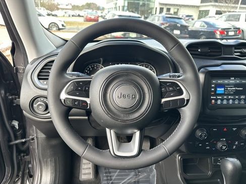 Used 2020 Jeep Renegade Latitude w/ Safety & Security Group II image 26