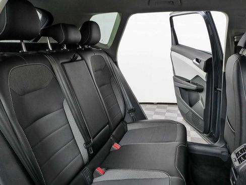 Certified 2022 Volkswagen Taos SE FWD image 24