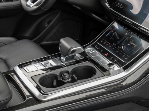 Used 2019 Audi Q8 Prestige AWD/4WD image 23