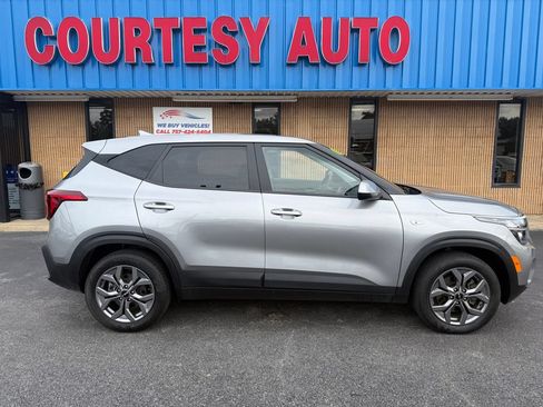 Used 2024 Kia Seltos LX AWD/4WD image 8