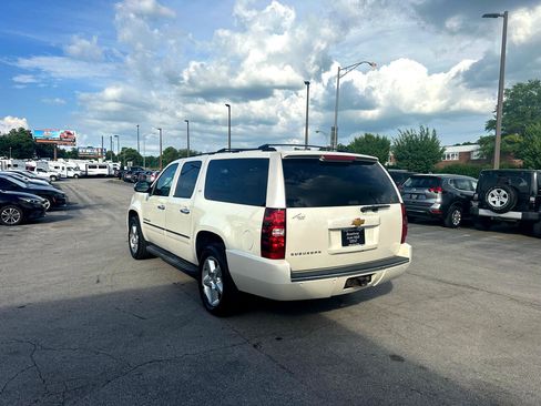 Used 2014 Chevrolet Suburban LTZ image 5