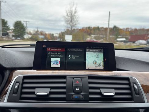 Used 2018 BMW 320i xDrive Sedan image 31