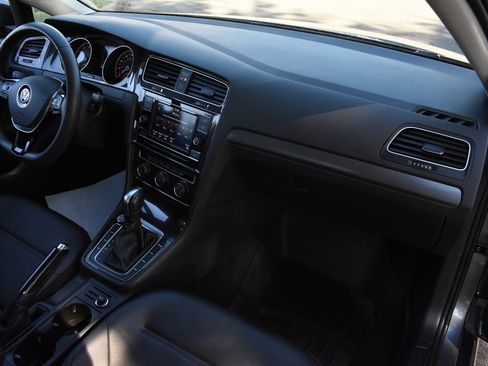 Used 2021 Volkswagen Golf 4-Door image 25