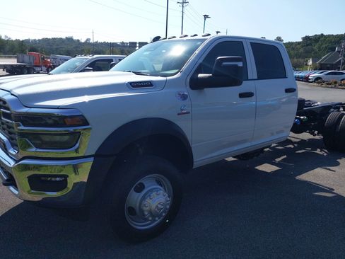 New 2026 RAM 5500 Tradesman w/ Chrome Appearance Group image 2