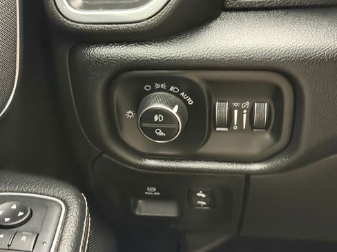 Used 2020 RAM 1500 Laramie AWD/4WD image 12