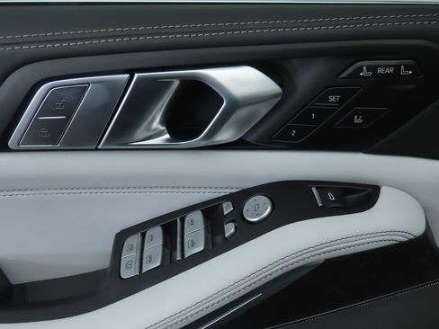 New 2026 BMW X7 xDrive40i w/ Premium Package image 24