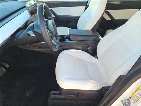 Used 2020 Tesla Model Y Long Range image 14