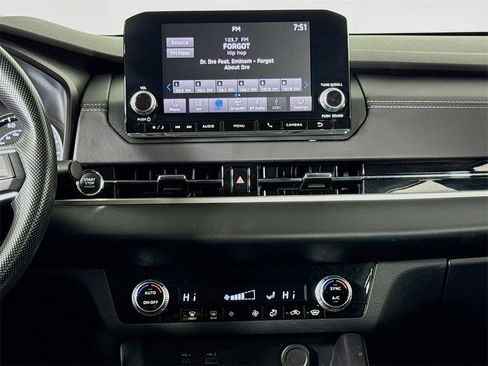 Used 2023 Mitsubishi Outlander ES image 14