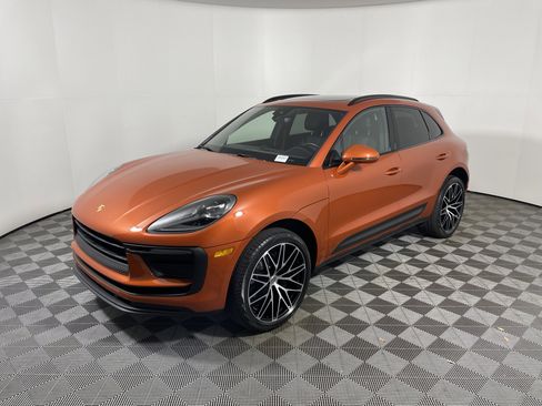 Certified 2022 Porsche Macan AWD/4WD image 11