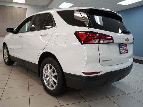 Used 2023 Chevrolet Equinox LS w/ LS Convenience Package image 3