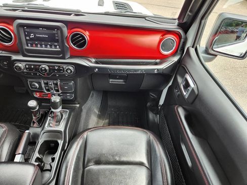 Used 2020 Jeep Wrangler Unlimited Rubicon w/ Cold Weather Group AWD/4WD image 17
