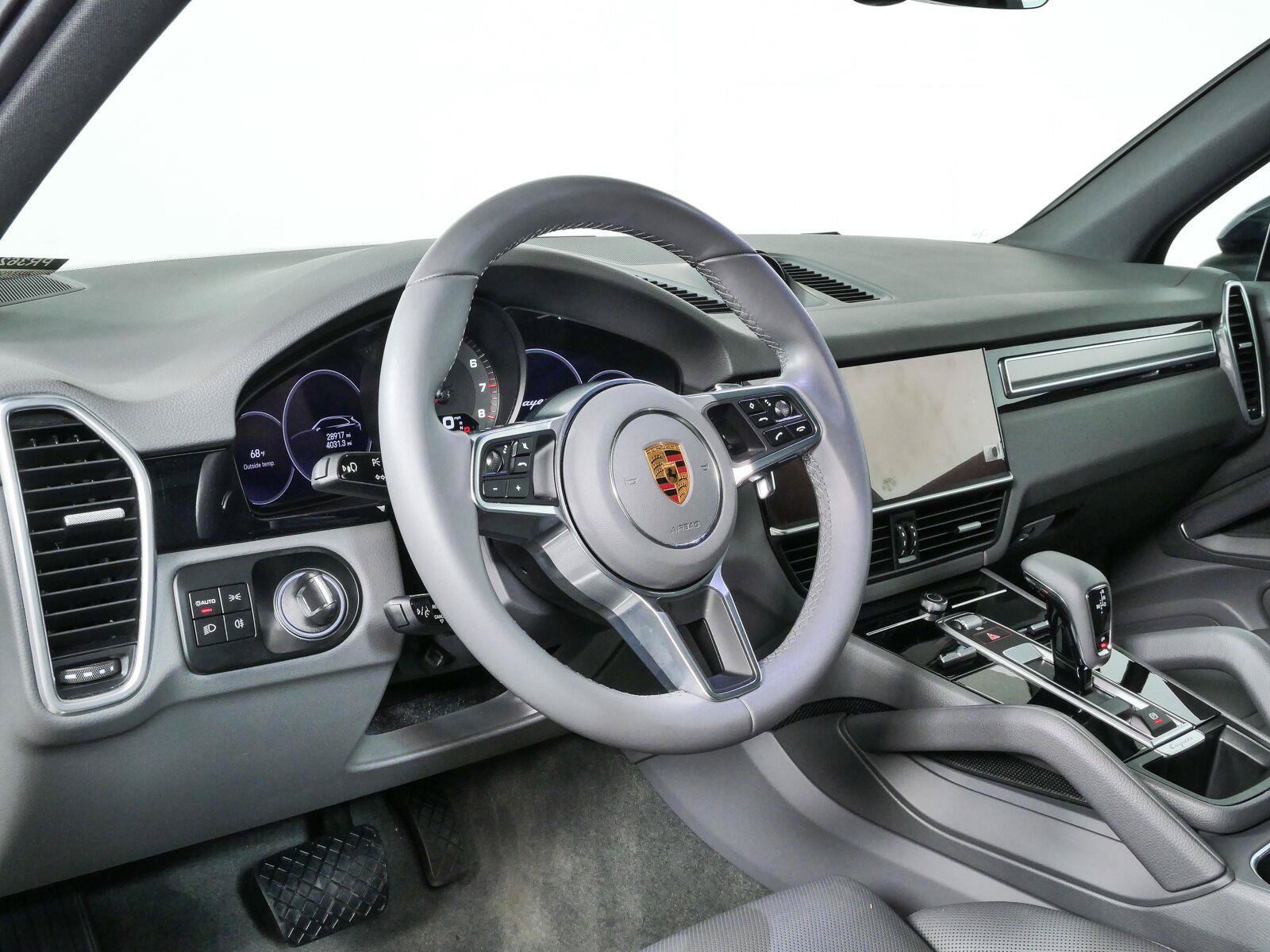 Certified 2023 Porsche Cayenne Platinum Edition AWD/4WD image 4