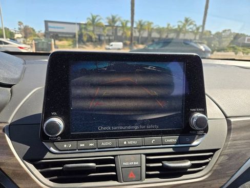Used 2025 Nissan Altima 2.5 SV FWD image 9